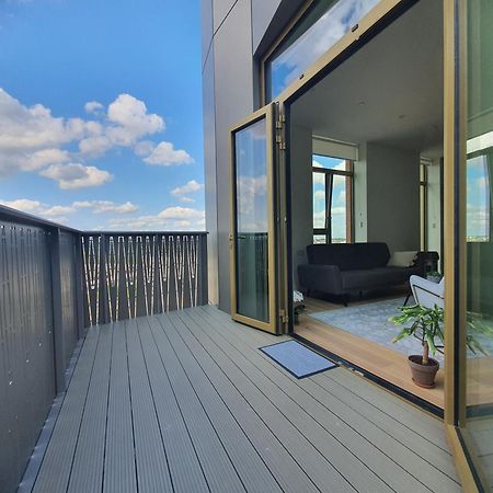 Cozy Room With Private Bathroom In Luxurious Flat 런던 외부 사진