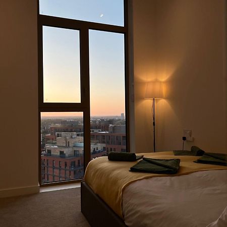 Cozy Room With Private Bathroom In Luxurious Flat 런던 외부 사진