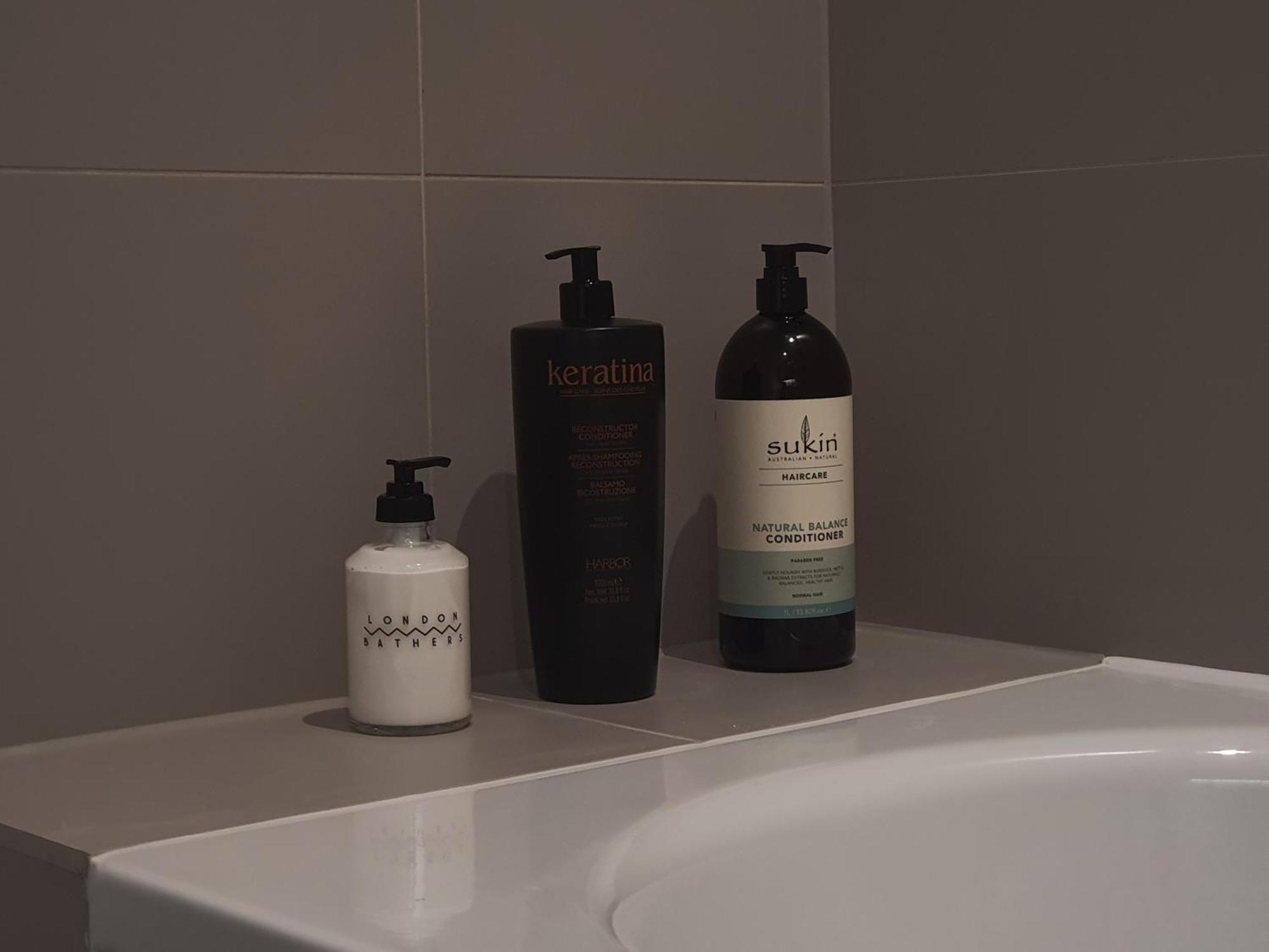 Cozy Room With Private Bathroom In Luxurious Flat 런던 외부 사진
