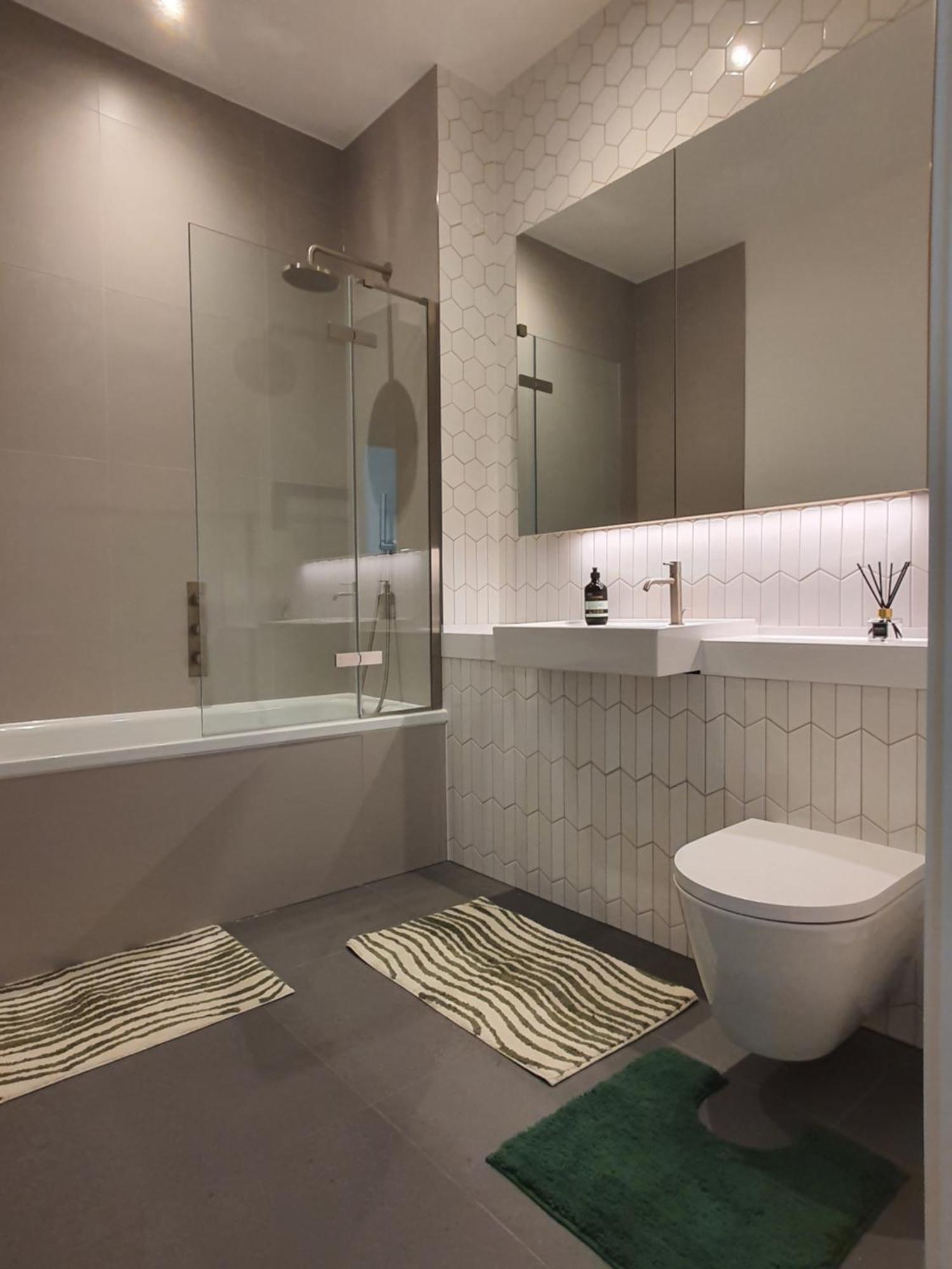 Cozy Room With Private Bathroom In Luxurious Flat 런던 외부 사진