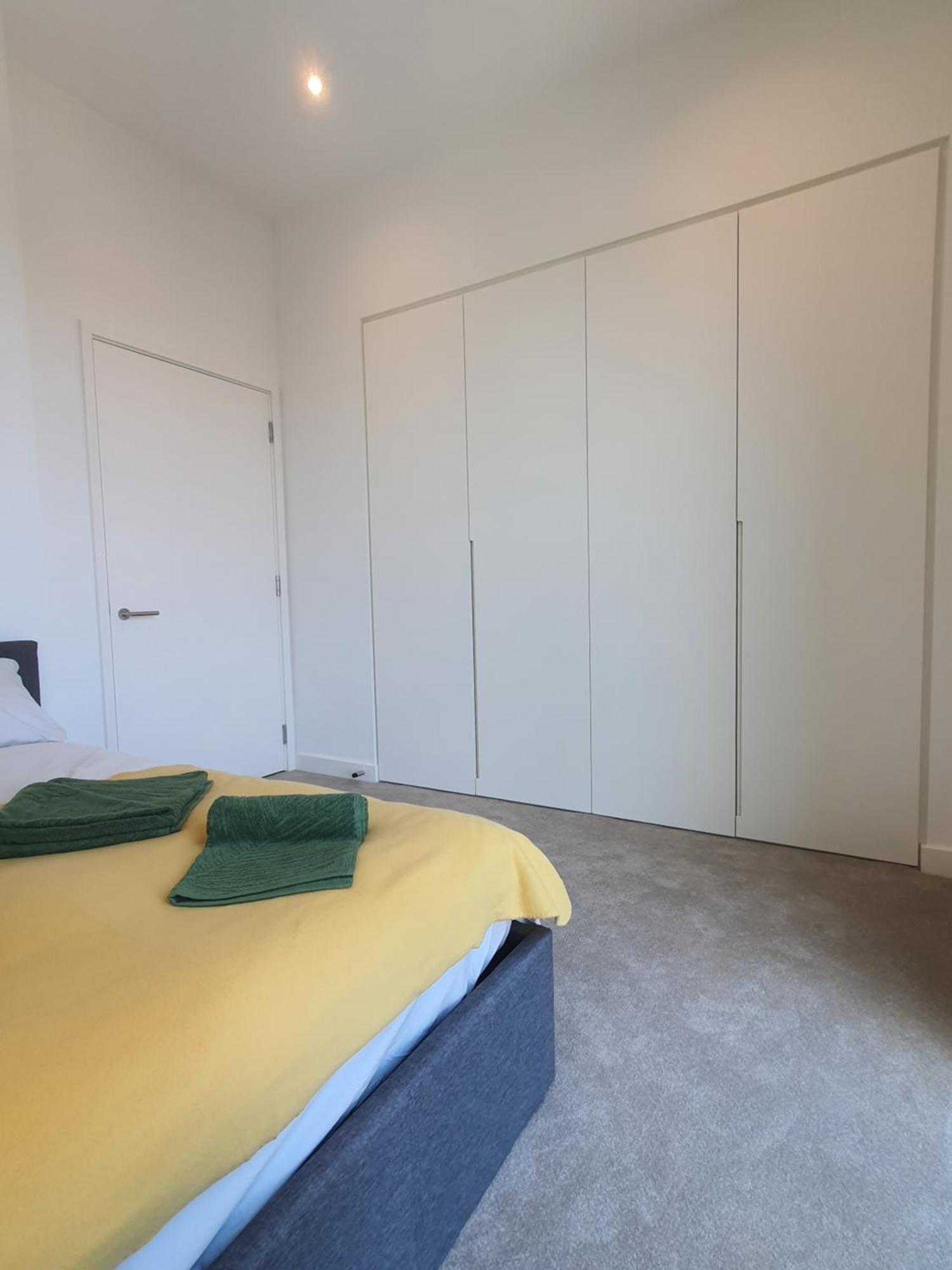 Cozy Room With Private Bathroom In Luxurious Flat 런던 외부 사진
